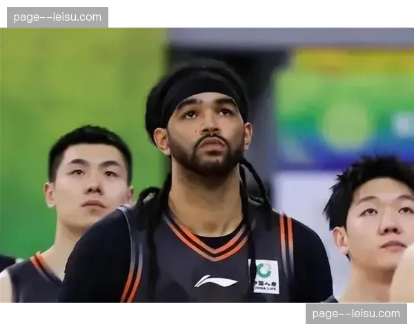 山东刘毅乔文瀚锋线轮换 防守专注度与空位把握能力